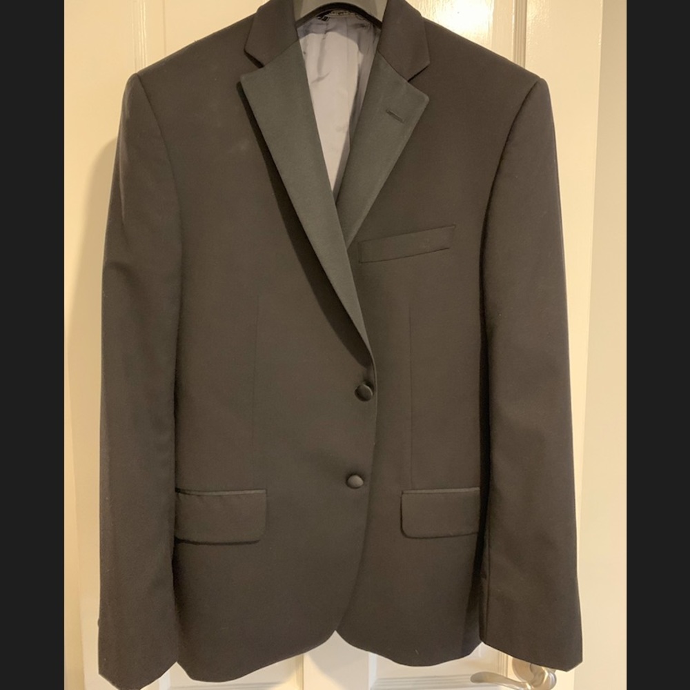 Men’s Black Tuxedo - BLACK by Vera Wang - 42/34/30